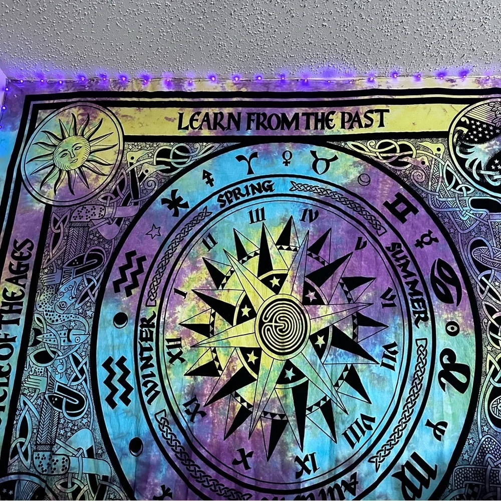 🌞Wall tapestry. Top to Earthbound Trading Co. From India. LIGHT STRIP INCLUDED!!